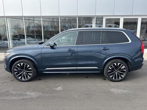 2025 Volvo XC90 B6 Plus 7-Seater