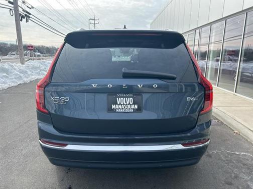 2025 Volvo XC90 B6 Plus 7-Seater