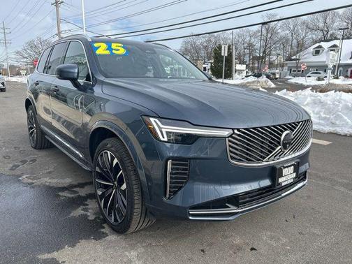 2025 Volvo XC90 B6 Plus 7-Seater