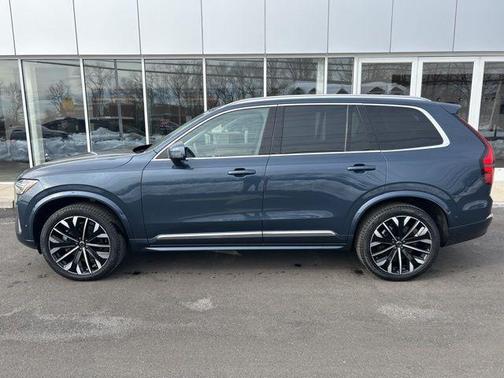 2025 Volvo XC90 B6 Plus 7-Seater