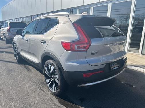 2025 Volvo XC40 B5 Plus Bright Theme