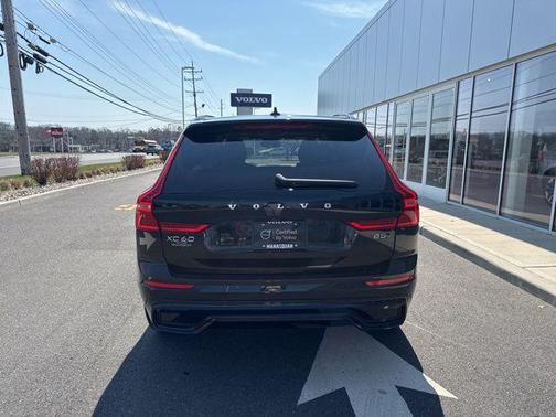 Onyx Black 2025 Volvo XC60 B5 Plus
