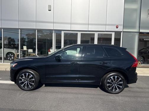 2025 Volvo XC60 B5 Plus