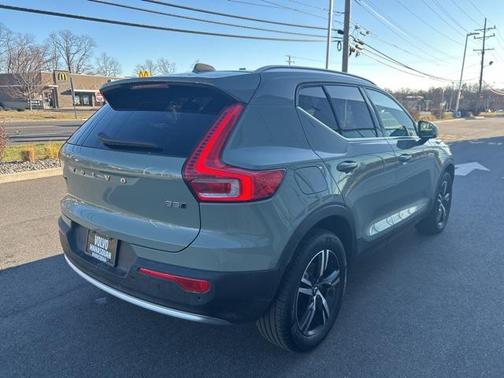 2025 Volvo XC40 B5 Core Bright Theme