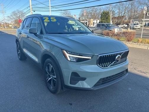 2025 Volvo XC40 B5 Core Bright Theme