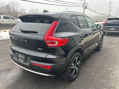 2025 Volvo XC40 B5 Core Bright Theme