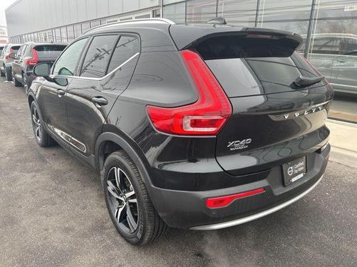 2025 Volvo XC40 B5 Core Bright Theme