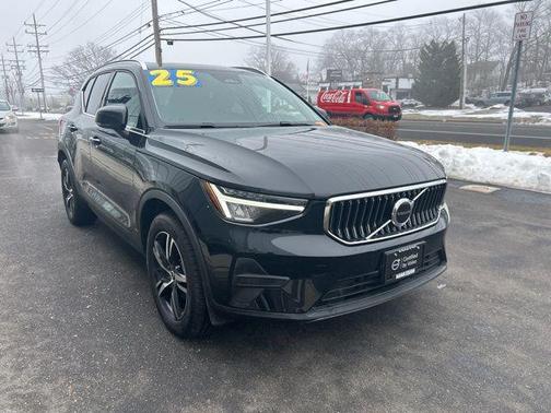 2025 Volvo XC40 B5 Core Bright Theme