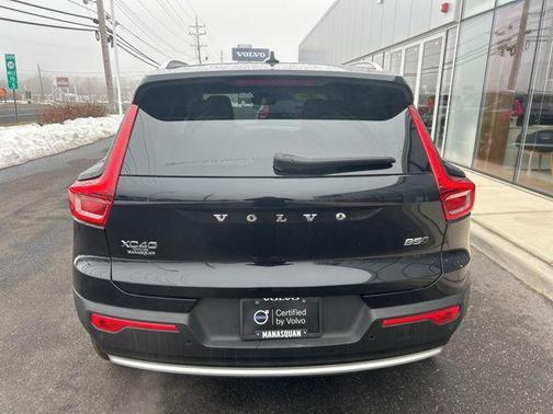 2025 Volvo XC40 B5 Core Bright Theme