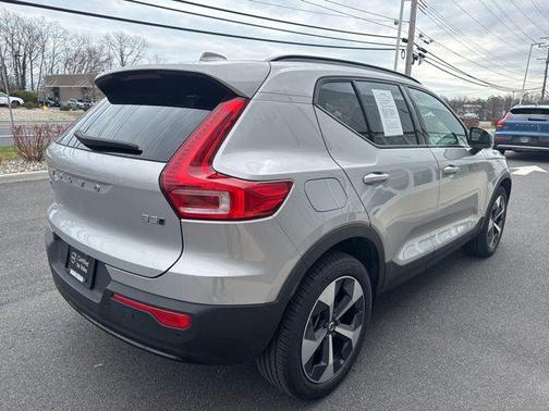 2025 Volvo XC40 B5 Plus Dark Theme