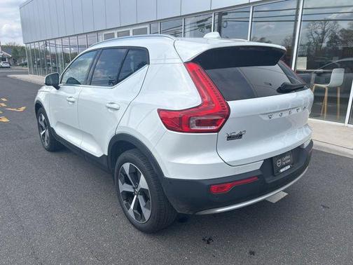 Crystal White 2025 Volvo XC40 B5 Plus Bright Theme