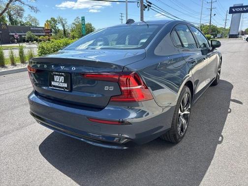 2024 Volvo S60 B5 Core Dark Theme
