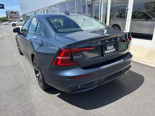 2024 Volvo S60 B5 Core Dark Theme