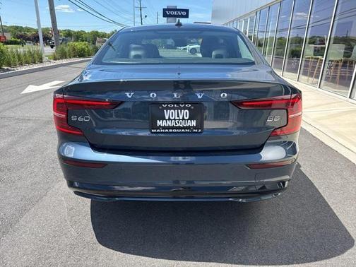 2024 Volvo S60 B5 Core Dark Theme