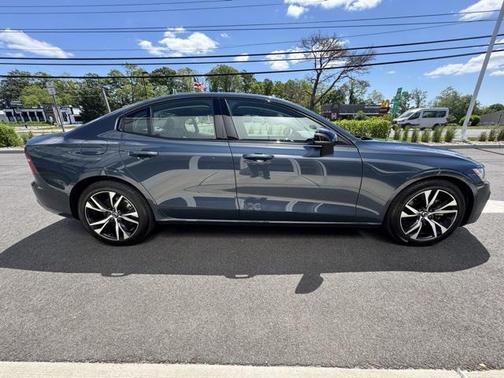 2024 Volvo S60 B5 Core Dark Theme