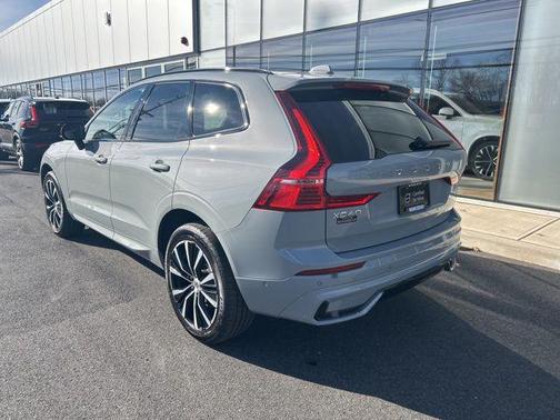 2025 Volvo XC60 B5 Plus