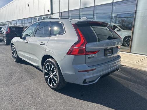 2025 Volvo XC60 B5 Plus