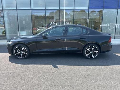 2025 Volvo S60 B5 Plus