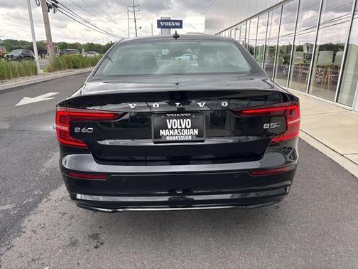 2025 Volvo S60 B5 Plus
