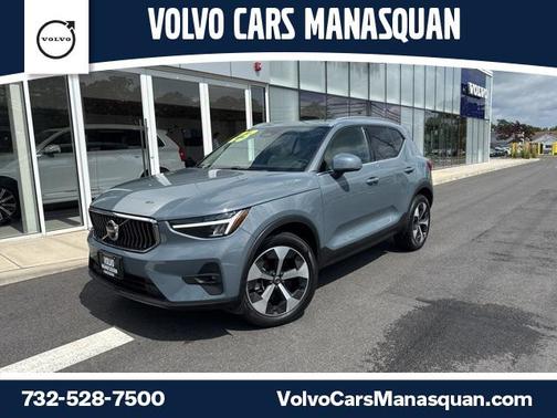 2023 Volvo XC40 B5 Plus Bright Theme
