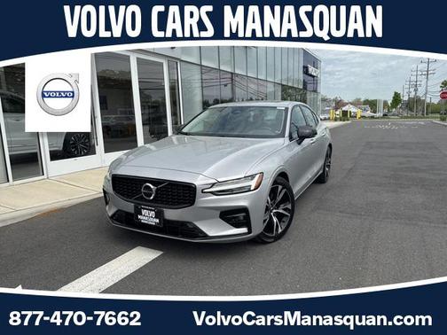 2024 Volvo S60 B5 Core Dark Theme