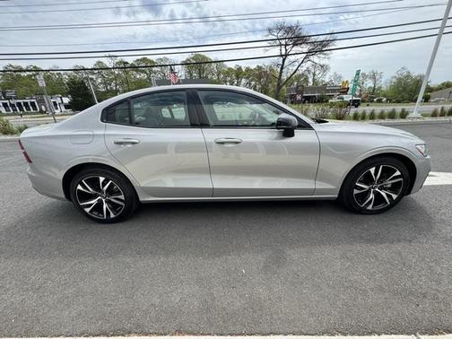 2024 Volvo S60 B5 Core Dark Theme