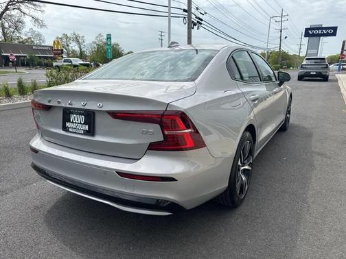 2024 Volvo S60 B5 Core Dark Theme