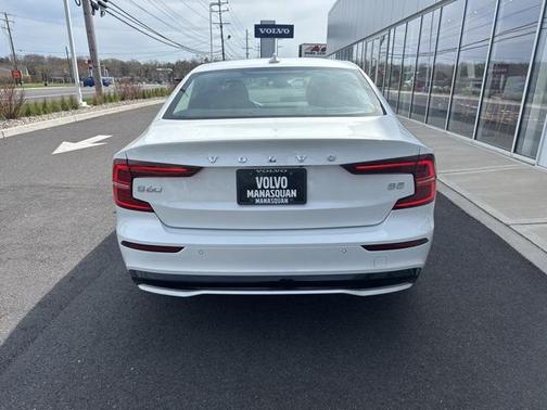 2024 Volvo S60 B5 Core Dark Theme