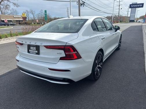 2024 Volvo S60 B5 Core Dark Theme