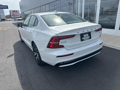2024 Volvo S60 B5 Core Dark Theme
