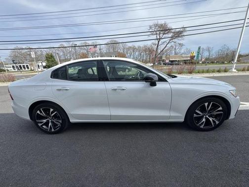2024 Volvo S60 B5 Core Dark Theme