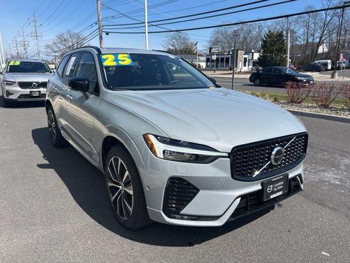 2025 Volvo XC60 B5 Plus