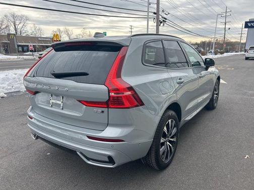 2025 Volvo XC60 B5 Plus