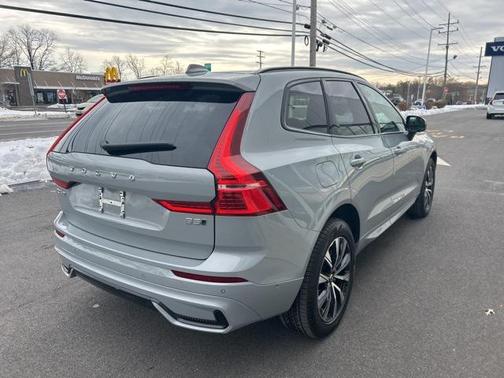 2025 Volvo XC60 B5 Plus