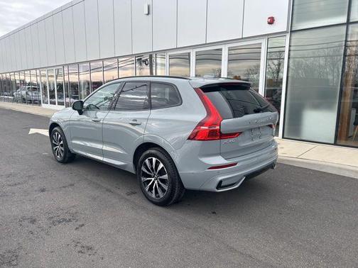 2025 Volvo XC60 B5 Plus