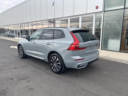 2025 Volvo XC60 B5 Plus