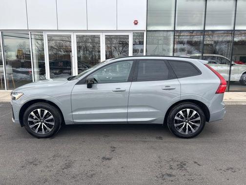 2025 Volvo XC60 B5 Plus