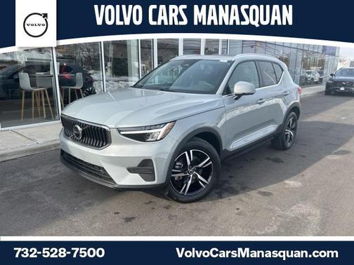 2025 Volvo XC40 B5 Core Bright Theme