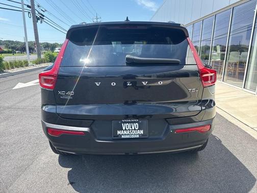 2021 Volvo XC40 T5 R-Design