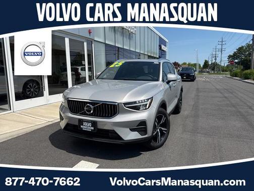 2025 Volvo XC40 B5 Core Bright Theme