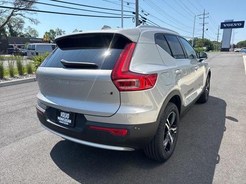 2025 Volvo XC40 B5 Core Bright Theme