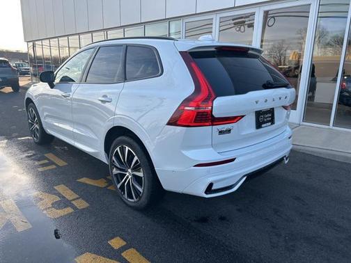 2025 Volvo XC60 B5 Plus