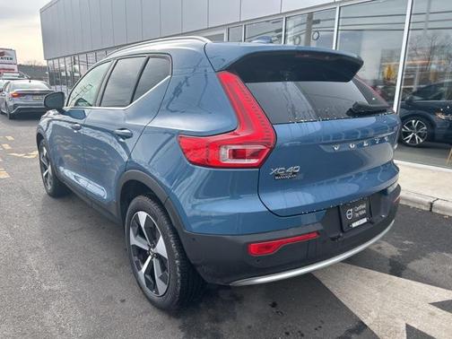 2025 Volvo XC40 B5 Plus Bright Theme