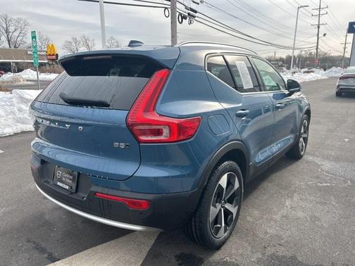 2025 Volvo XC40 B5 Plus Bright Theme