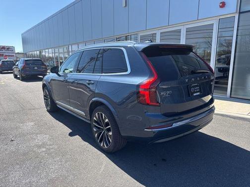 2025 Volvo XC90 B6 Plus 7-Seater