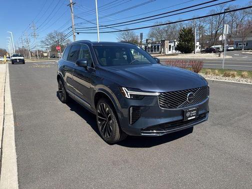 2025 Volvo XC90 B6 Plus 7-Seater