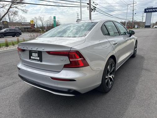 2024 Volvo S60 B5 Plus Dark Theme