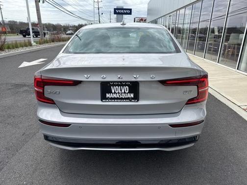 2024 Volvo S60 B5 Plus Dark Theme