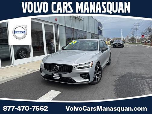 2024 Volvo S60 B5 Plus Dark Theme