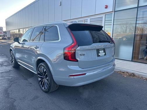 2025 Volvo XC90 B5 Plus 7-Seater